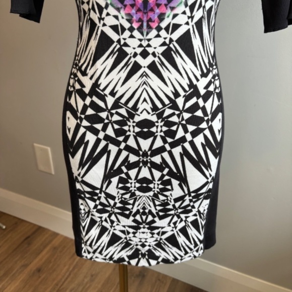 Marc Cain Sports Graphic Ribbed Raglan Short Sleeve Mini Dress Multicolour SZ SM - Picture 4 of 9